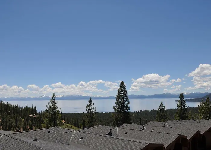 Bitterbrush: Diamond Peak Retreat with Beach Access